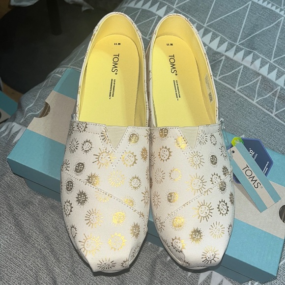 Toms Shoes - TOMS Alpargata Natural Foil Sunny Days Print Size: Women’s 11